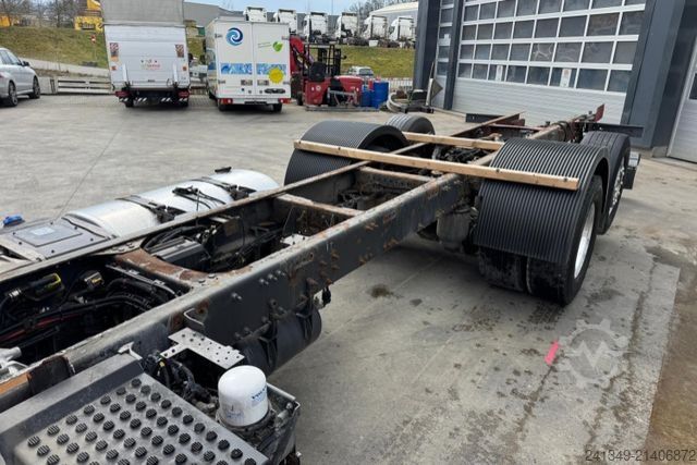 Truck chassis VOLVO FH-460 6x2