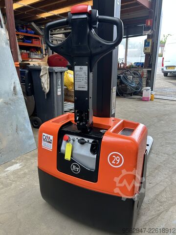 Electric stacker BT HWE 100