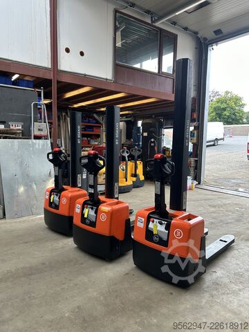 Electric stacker BT HWE 100