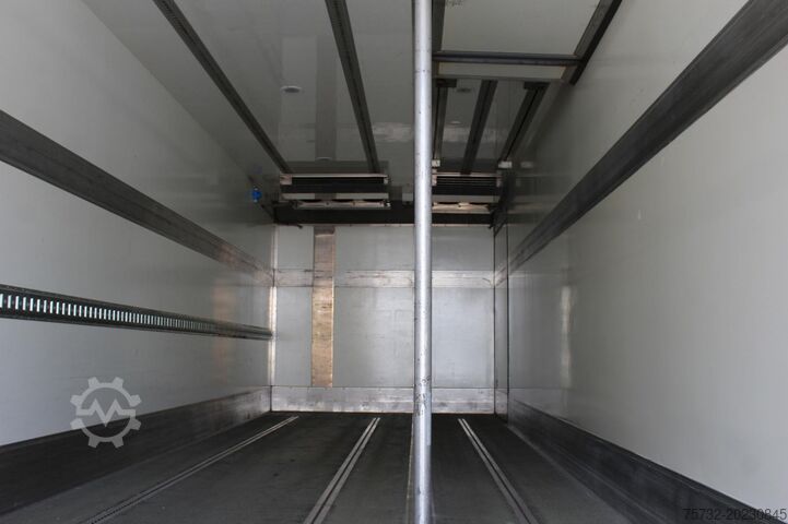 Refrigerated truck Mercedes-Benz Actros 2533 E6 Kühlkoffer Lift-Lenkachse LBW