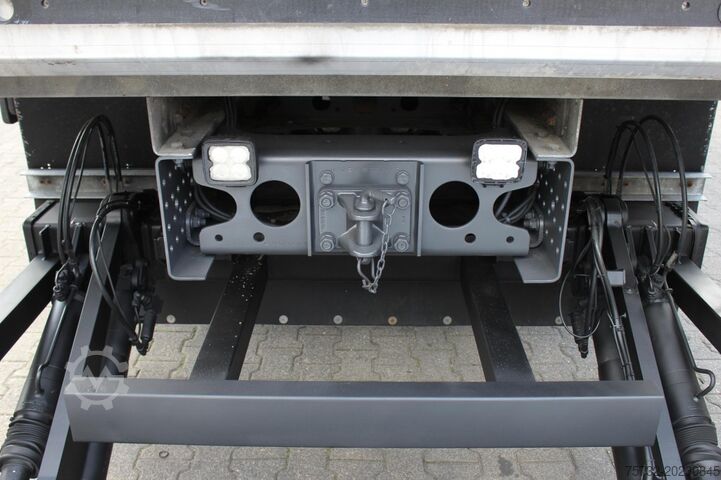 Refrigerated truck Mercedes-Benz Actros 2533 E6 Kühlkoffer Lift-Lenkachse LBW