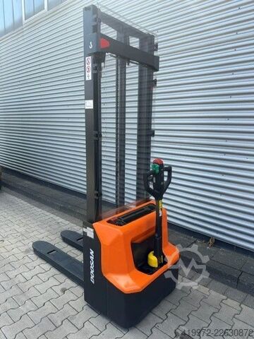 Pedestrian Stacker Doosan LSM12N   3 Betriebsstunden!!!