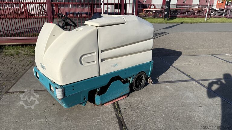 Scheuersaugmaschine Tennant 7300