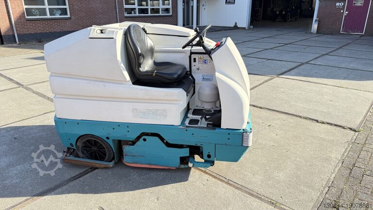 Scheuersaugmaschine Tennant 7300