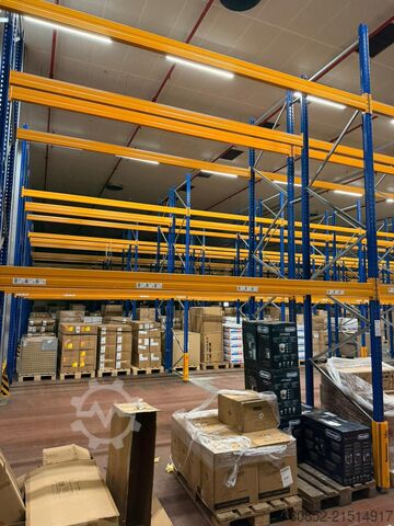 Heavy-duty shelving pallet racks 14 lfm Jungheinrich MPB Palettenregale H: 500cm, Fachlast: 2100 kg