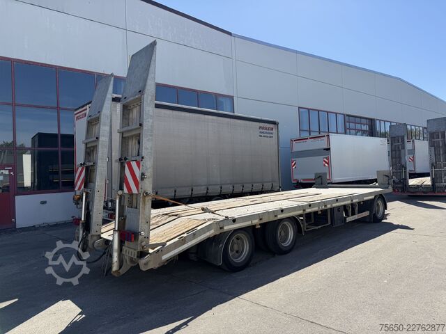 Low loader trailer Möslein TO 3 Schwebheim  3 Achs Tieflader Plato