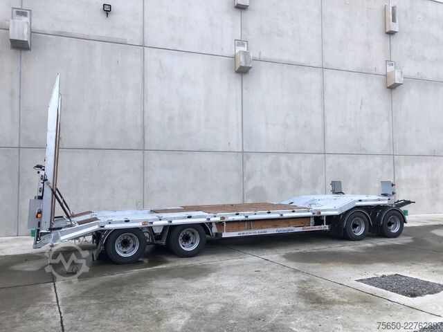 Low loader trailer Möslein T 4 VB H1  neuer 4 Achs Tieflader hydraulischen Rampen