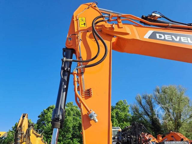 Raupenbagger Develon DX300LC-7M