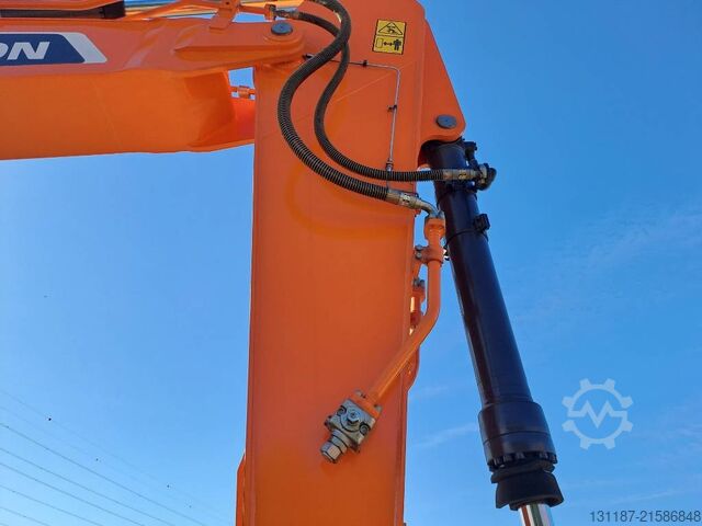 Raupenbagger Develon DX300LC-7M