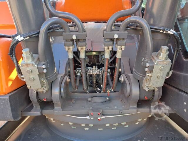 Raupenbagger Develon DX300LC-7M