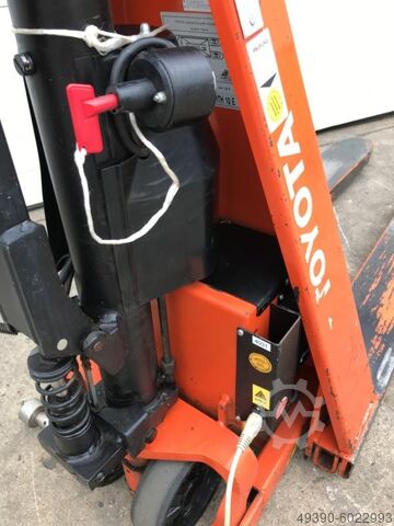 Electrohydraulic scissor-lift pallet truck; scissor pallet truck, pallet truck for pallets, tiller. TOYOTA / BT HTH 10 E