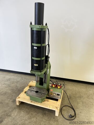 Pneumatic press with two-hand control Schmidt 32KN