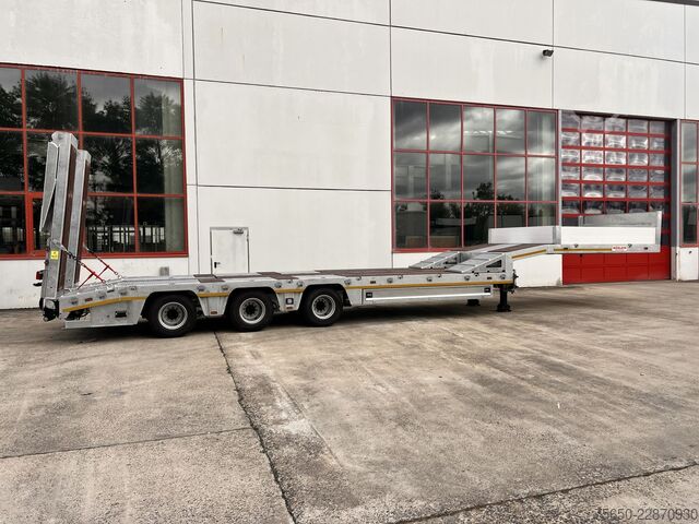 Low loader semitrailer Möslein ST 3  3 Achs Satteltieflader neu