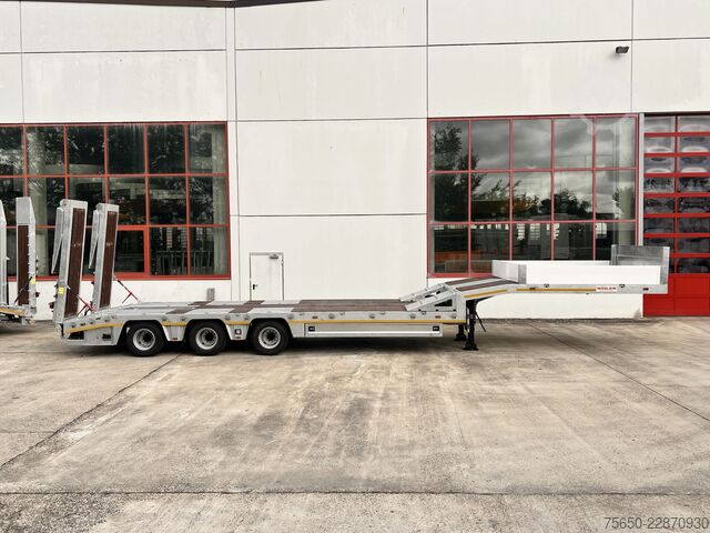 Low loader semitrailer Möslein ST 3  3 Achs Satteltieflader neu