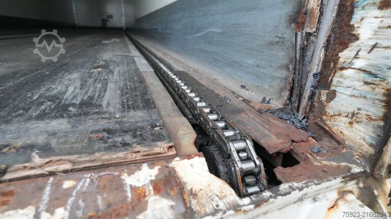 Suitcase Jumbo Closed box trailer with chain system