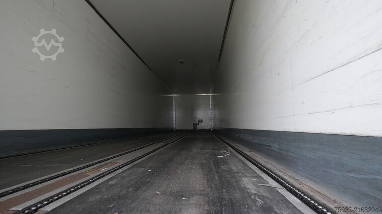 Suitcase Jumbo Closed box trailer with chain system