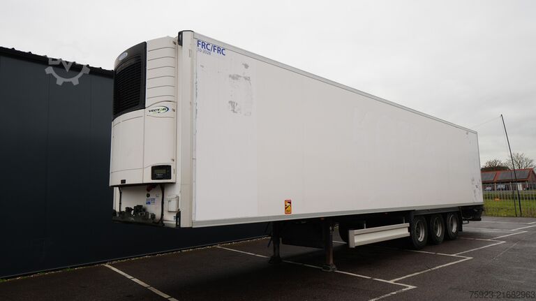 Refrigerated/frozen transport LAMBERET 3 Axle frigo trailer with CARRIER VECTOR 1950 M...