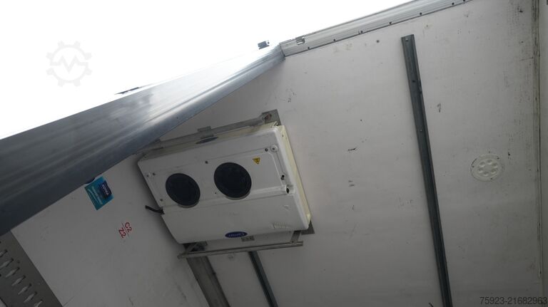 Refrigerated/frozen transport LAMBERET 3 Axle frigo trailer with CARRIER VECTOR 1950 M...