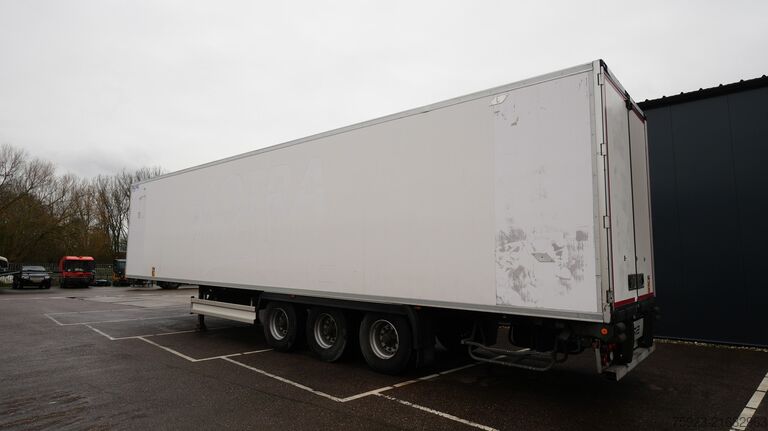 Refrigerated/frozen transport LAMBERET 3 Axle frigo trailer with CARRIER VECTOR 1950 M...