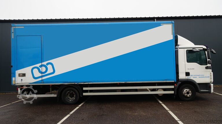 Suitcase MAN TGL 12.220 closed box truck