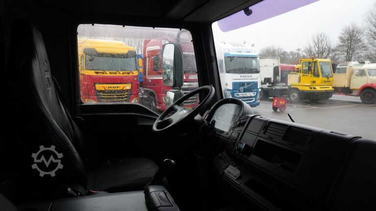 Suitcase MAN TGL 12.220 closed box truck