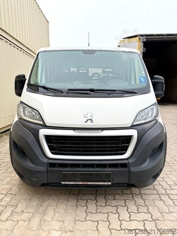 Pick-up van PEUGEOT Boxer Doka Pritsche / 1. Hand / Klima