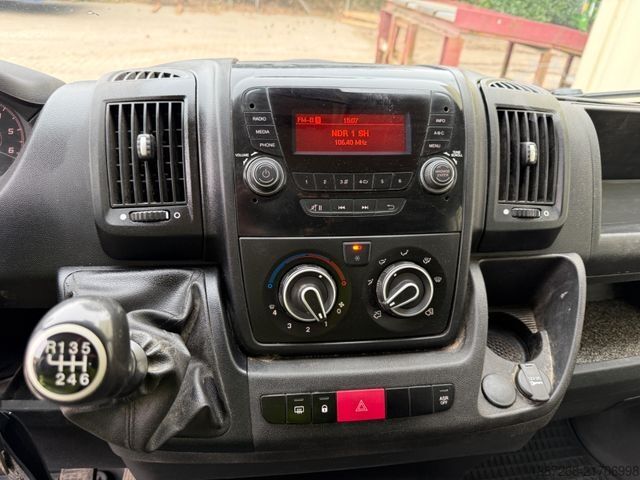 Pick-up van PEUGEOT Boxer Doka Pritsche / 1. Hand / Klima