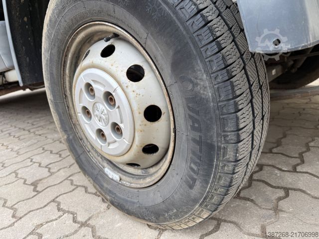Pick-up van PEUGEOT Boxer Doka Pritsche / 1. Hand / Klima