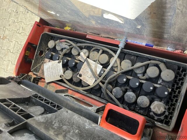Deichselstapler Linde D08