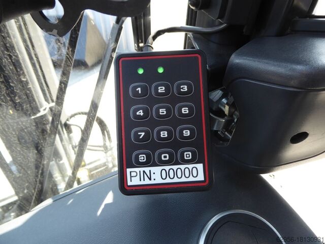 Electric 4-wheel forklift Linde E30HL/600