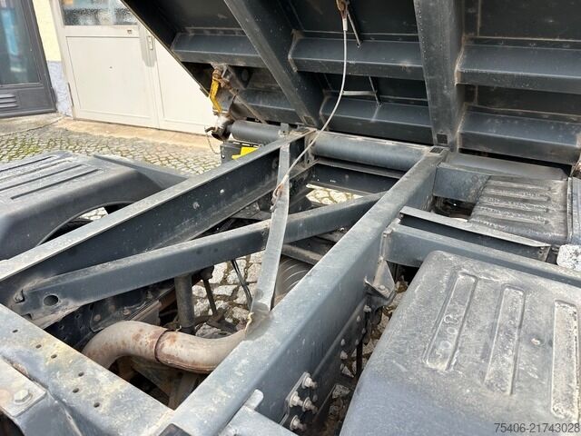 Three-way tipper van mitsubishi Canter Fuso 6S15 Kipper