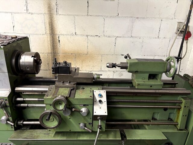 Leit- und Zugspindeldrehmaschine PRVOMAJSKA TNP 380
