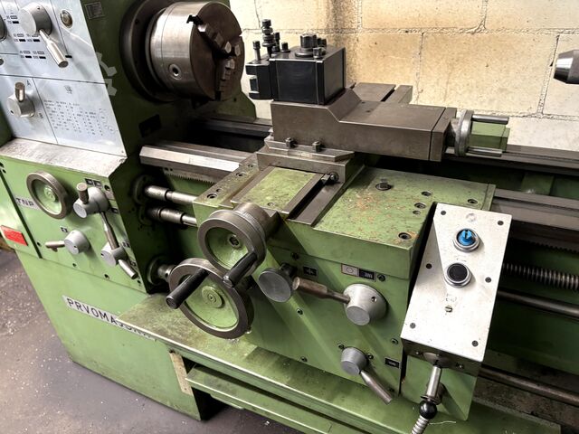 Leit- und Zugspindeldrehmaschine PRVOMAJSKA TNP 380