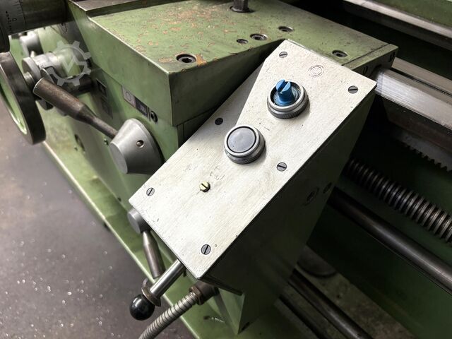 Leit- und Zugspindeldrehmaschine PRVOMAJSKA TNP 380