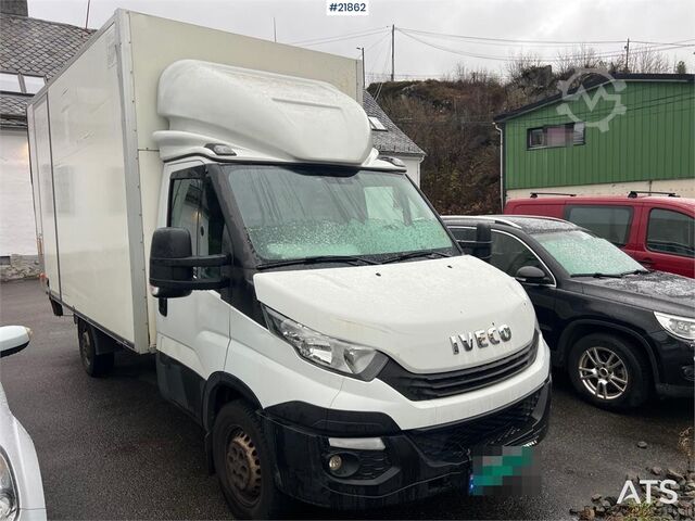 Panel van Iveco Daily box van w/ lift