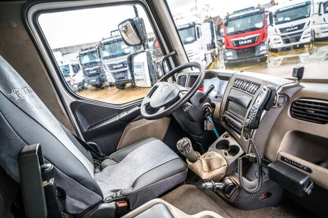 Box body RENAULT MIDLUM 220 (16T)+ DHOLLANDIA 2T.
