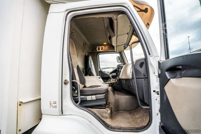Box body RENAULT MIDLUM 220 (16T)+ DHOLLANDIA 2T.