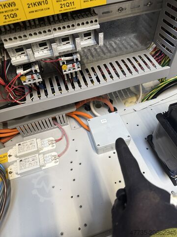 CNC vertical machining center QUASER MV 184 P/12B