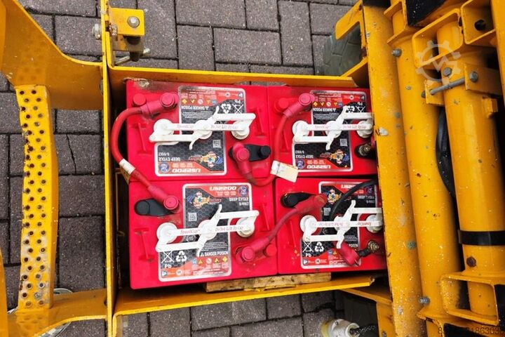 Scissor lift Haulotte Compact 8 Electric, 8.2m Working Height, 350kg Cap