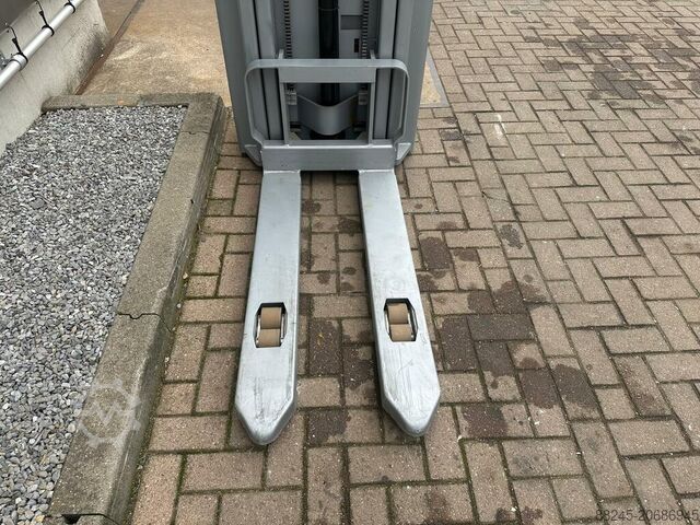 VS-22540 Electric stacker ECV10 In like-new condition STILL ECV10