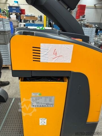 Schlepper Jungheinrich EZS130