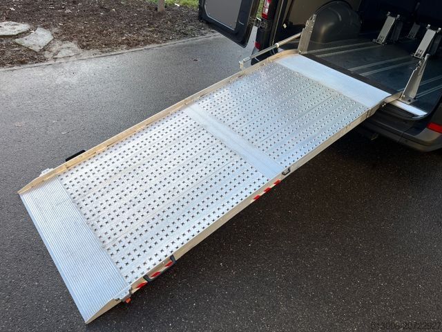 Kleinbus VOLKSWAGEN CRAFTER 2,0 TDI 9 SITZER KAMERA AHK KLIMA PDC