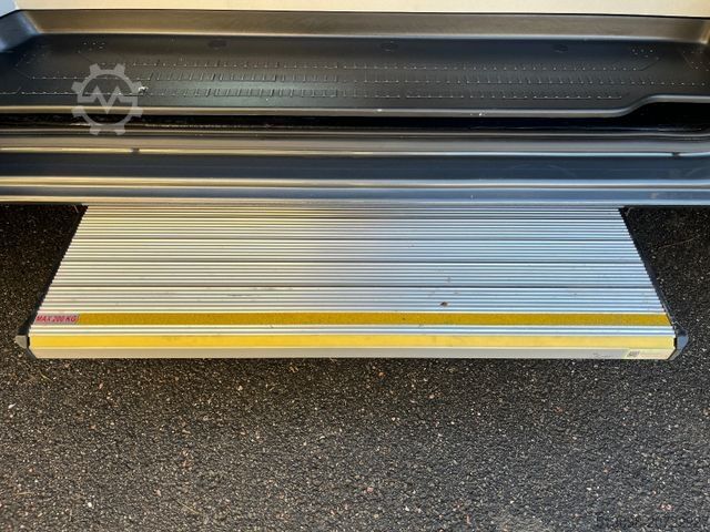 Kleinbus VOLKSWAGEN CRAFTER 2,0 TDI 9 SITZER KAMERA AHK KLIMA PDC