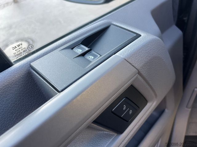 Kleinbus VOLKSWAGEN CRAFTER 2,0 TDI 9 SITZER KAMERA AHK KLIMA PDC