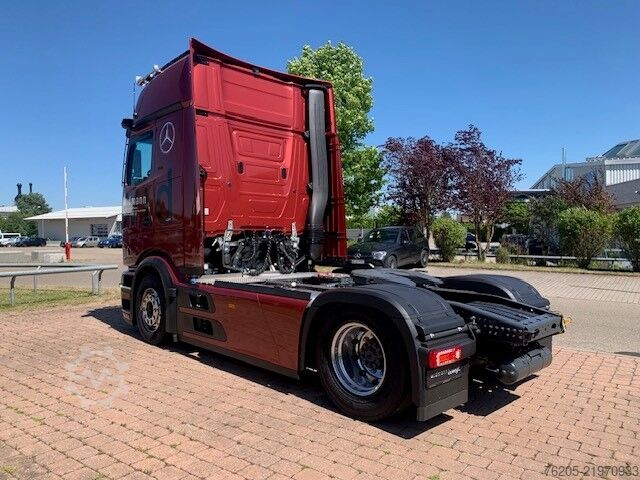Standard tractor unit Mercedes-Benz Actros 1853 LS GigaSpace 4xSHZ ACC AHK AUT Kam.