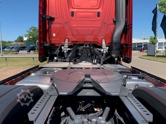 Standard tractor unit Mercedes-Benz Actros 1853 LS GigaSpace 4xSHZ ACC AHK AUT Kam.