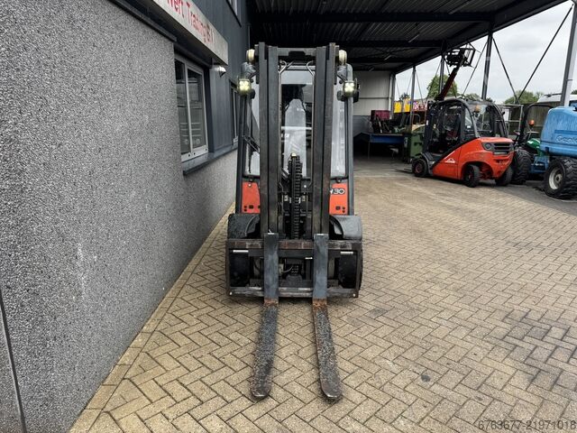 Linde H30T-01 Triplex 465 Freelift / Sideshift LPG 2012 LINDE H30T-01 Triplo 465 Freelift / Sideshift LPG 2012
