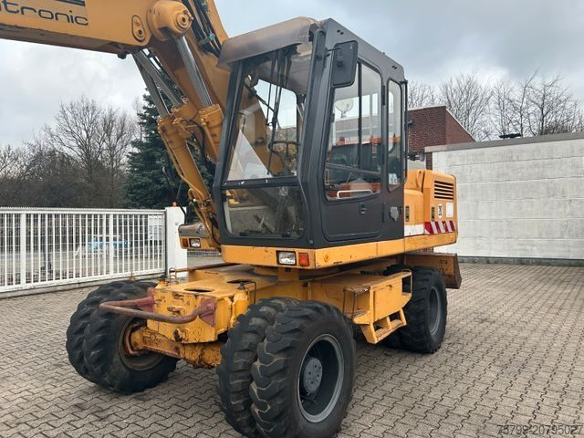 Mobilbagger LIEBHERR 902 Litronic