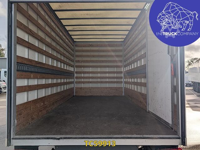 Renault Master 2.3 DCI box body with tail lift Renault Master 2.3 DCI KOFFER MET LAADBRUG