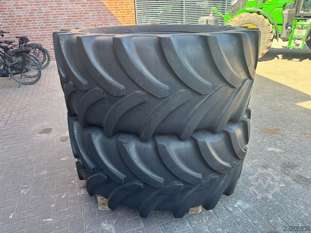 Vredestein 710/70 R42 + 600/70 R30 Vredestein 710/70 R42 + 600/70 R30